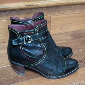 L'Artiste By Spring Step Captivate Black Ankle Boots with Multicolor Stitching